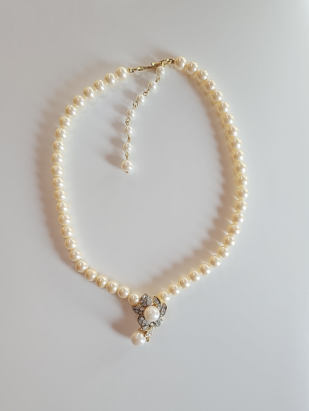 Classic Pearl Necklace with Crystal Pendant - Ivory